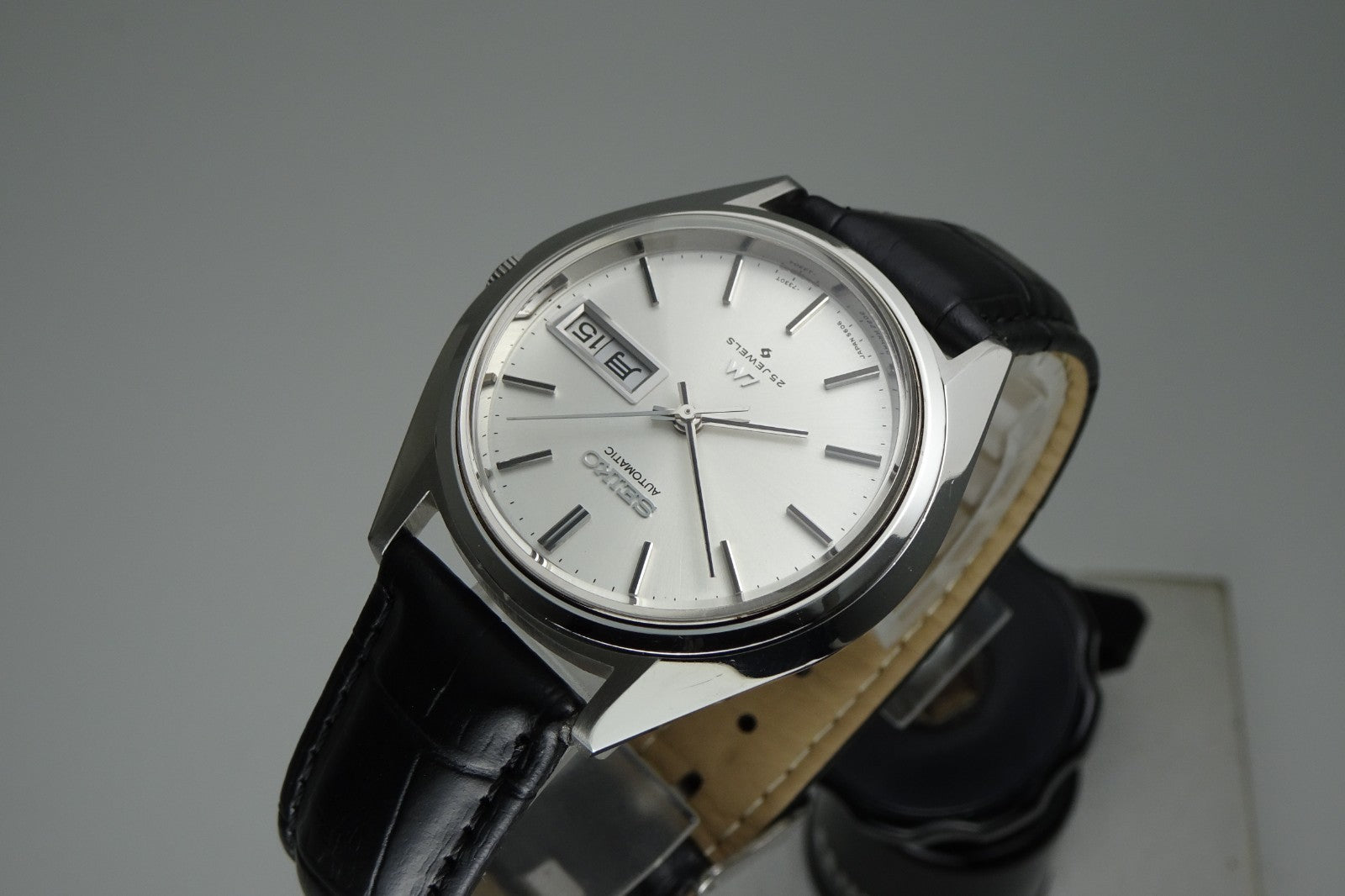Serviced  Vintage 1973 JAPAN SEIKO LORD MATIC WEEKDATER 5606-7191 25J Automatic.