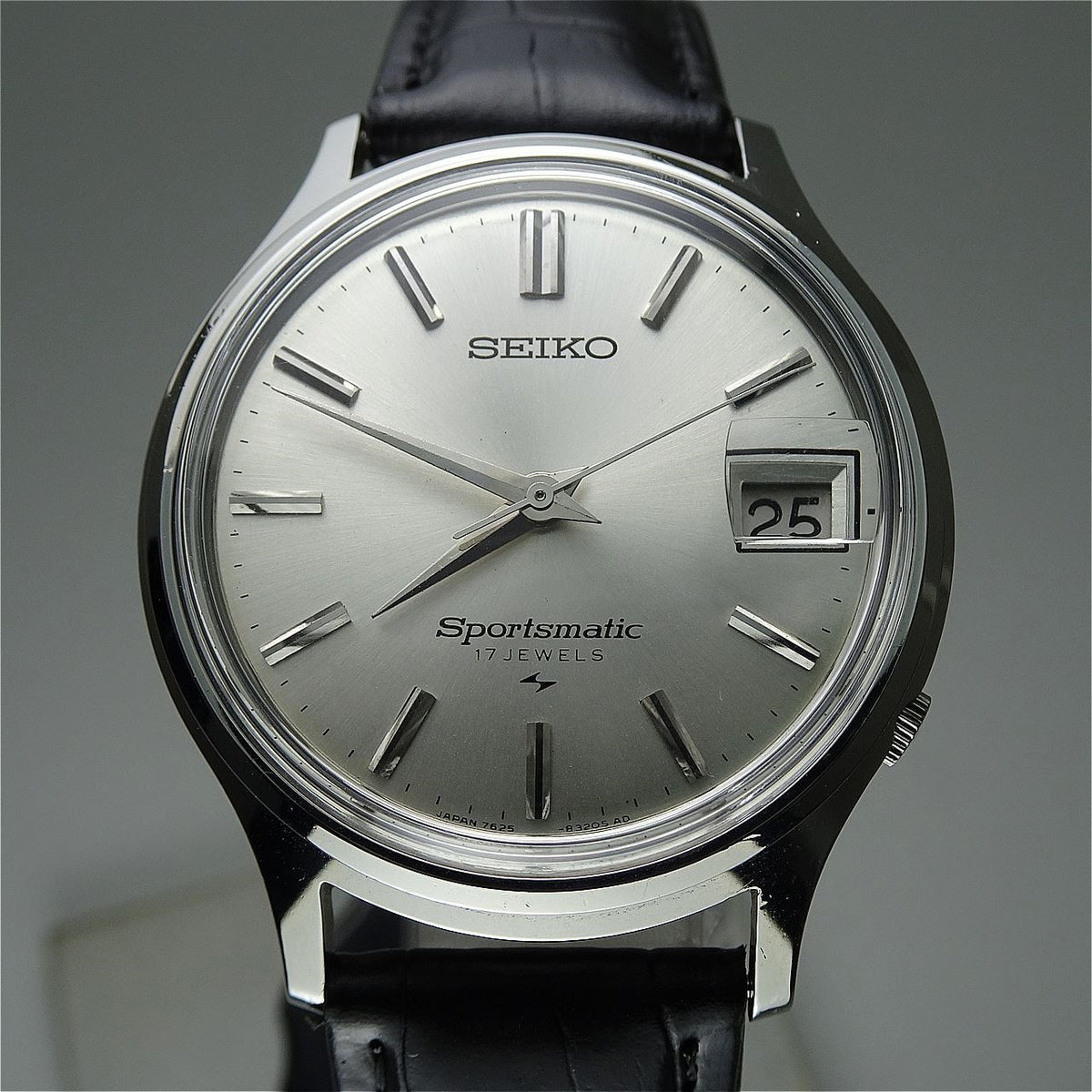 Vintage 1968 JAPAN SEIKO SPORTSMATIC CALENDAR 7625-8293 17Jewels Automatic.