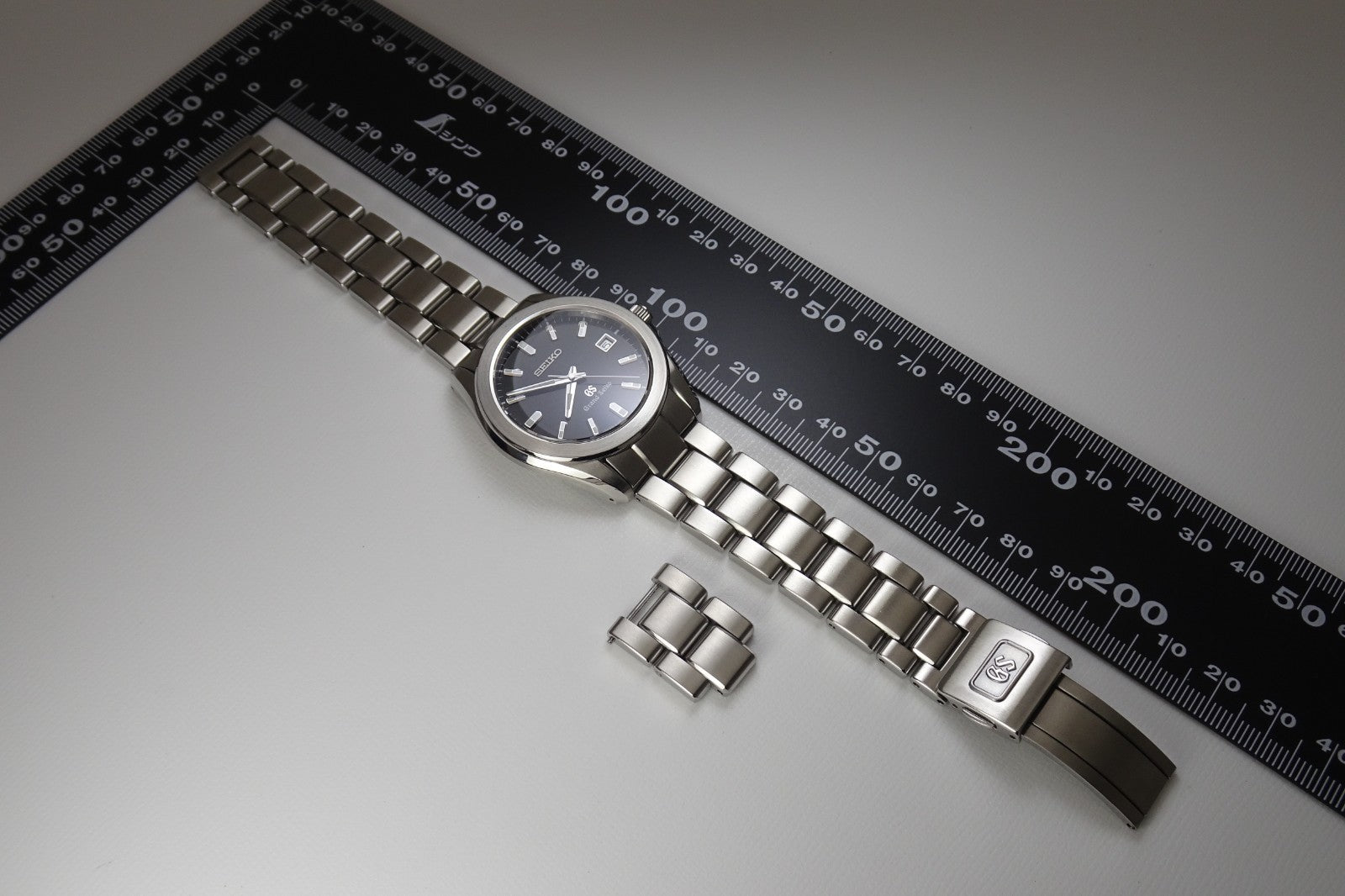 Vintage 2005 JAPAN GRAND SEIKO 8J56-8020 7Jewels Quartz.