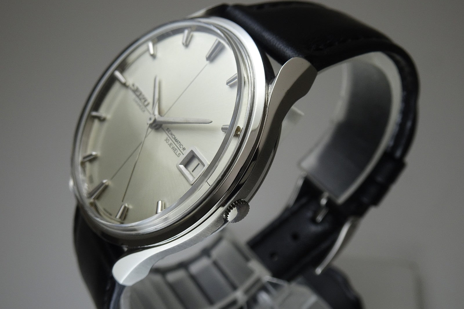 Vintage 1965 JAPAN SEIKO SEIKOMATIC-R SLIMDATE 8305-1010 30Jewels Automatic.