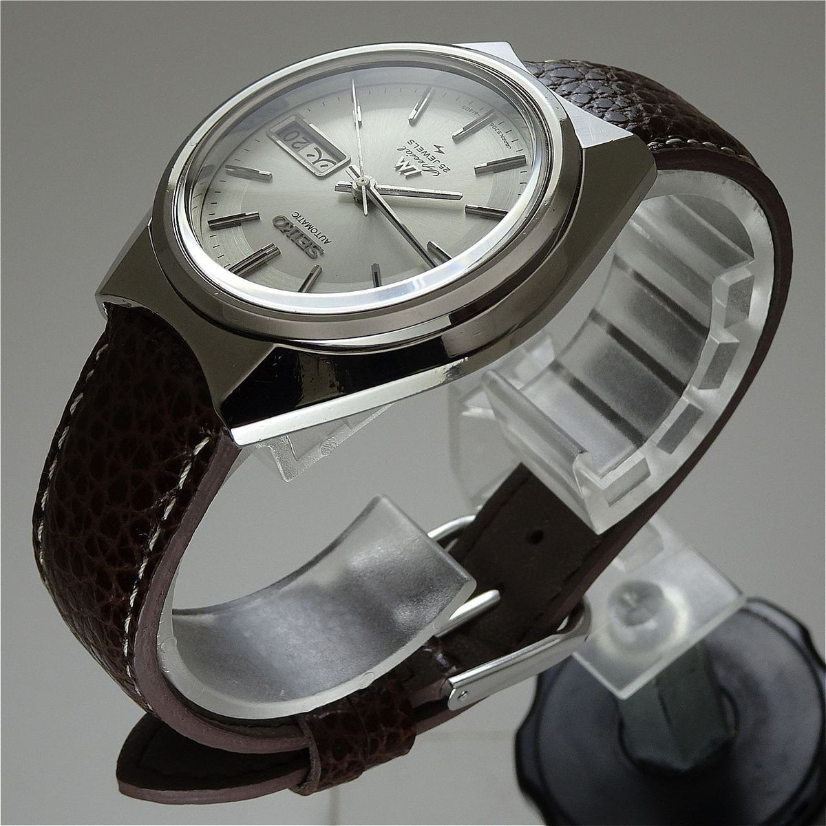 Serviced Vintage 1972 JAPAN SEIKO LORD MATIC SP  5206-6110 25J Automatic.
