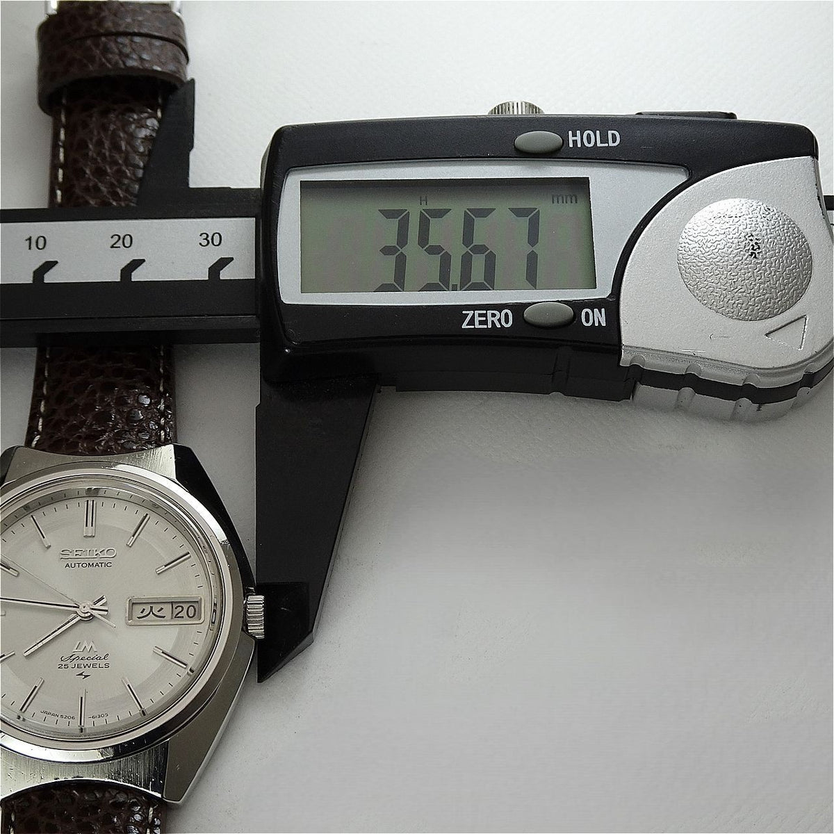 Serviced Vintage 1972 JAPAN SEIKO LORD MATIC SP  5206-6110 25J Automatic.