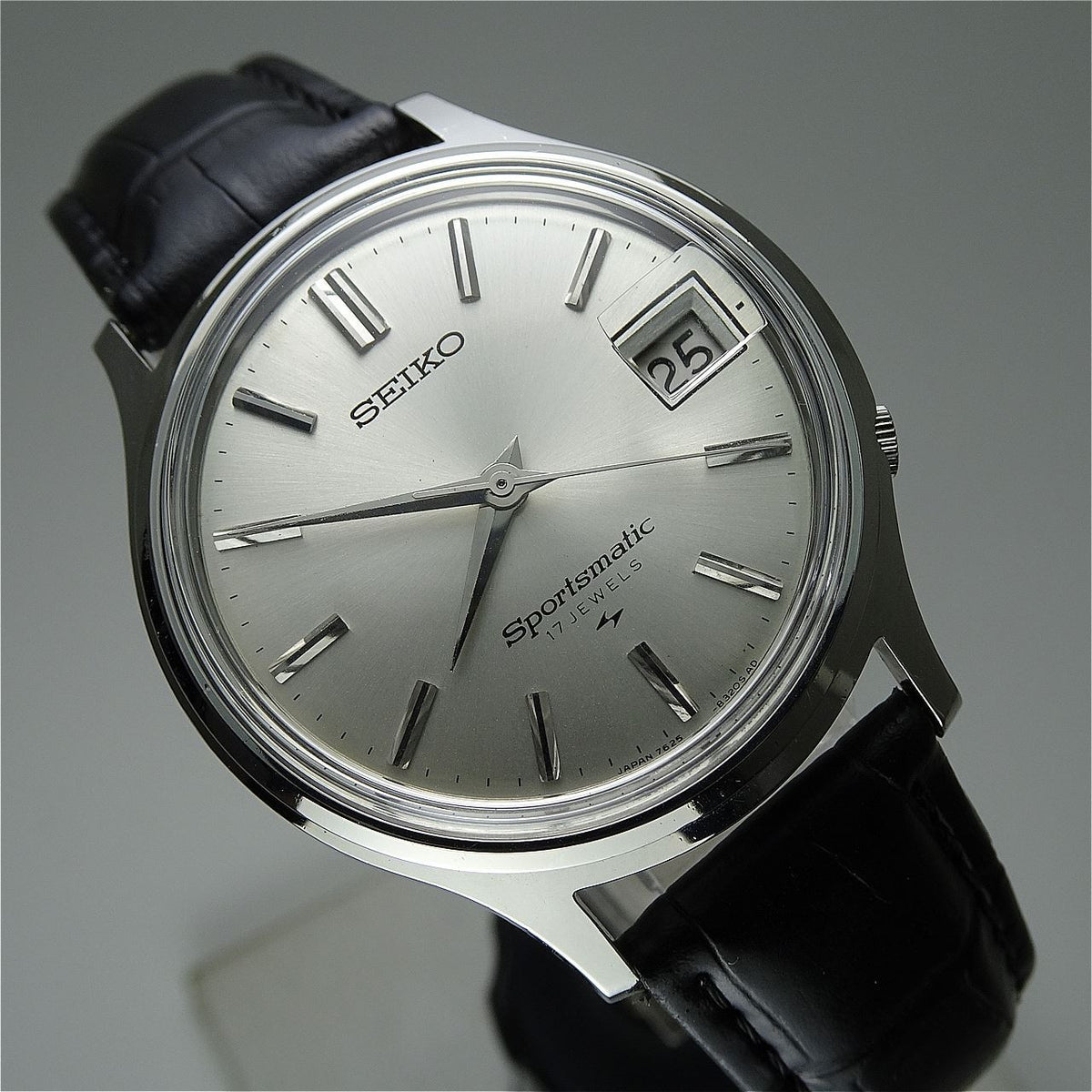 Vintage 1968 JAPAN SEIKO SPORTSMATIC CALENDAR 7625-8293 17Jewels Automatic.