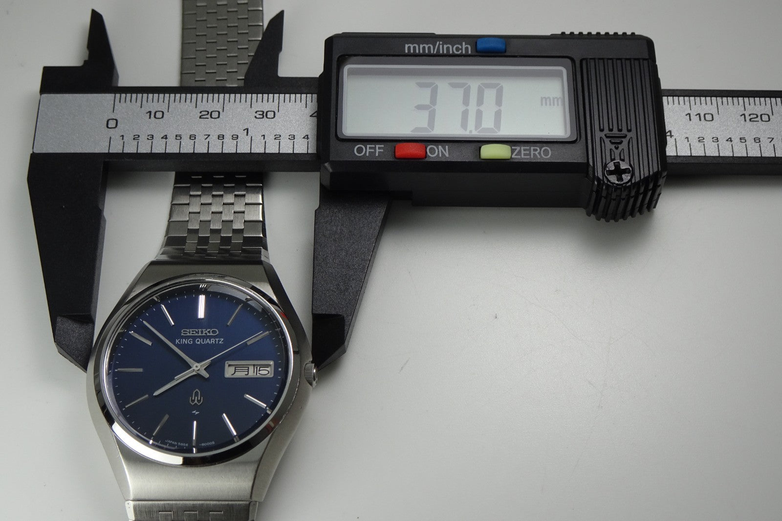 Vintage 1977 JAPAN SEIKO KING QUARTZ 5856-8000 8Jewels Quartz.
