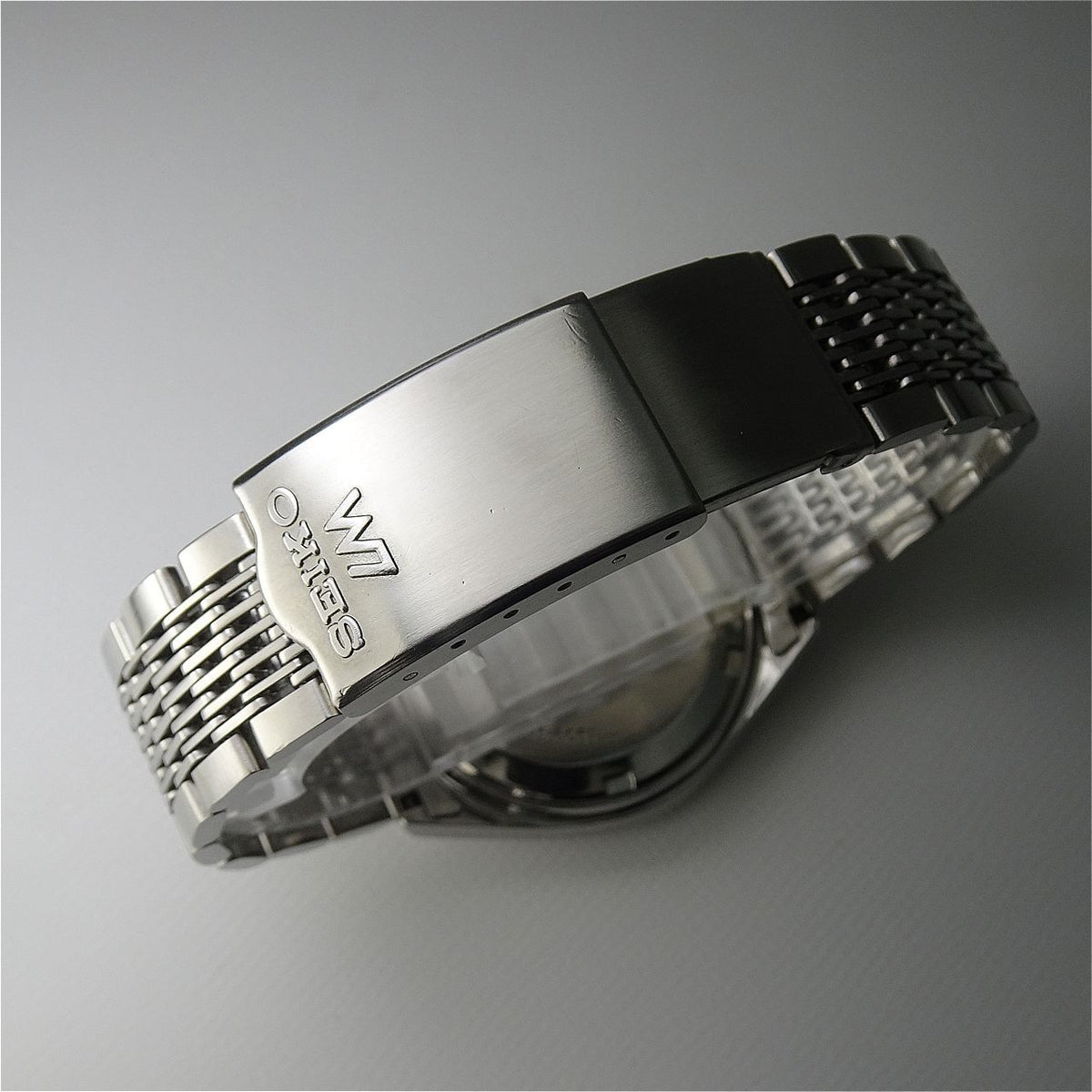 Serviced  Vintage 1975 JAPAN SEIKO LORD MATIC WEEKDATER 5606-8051 23J Automatic.