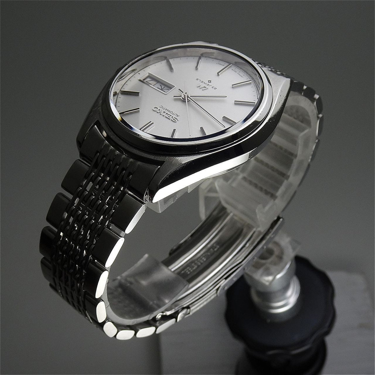 Serviced  Vintage 1975 JAPAN SEIKO LORD MATIC WEEKDATER 5606-8051 23J Automatic.