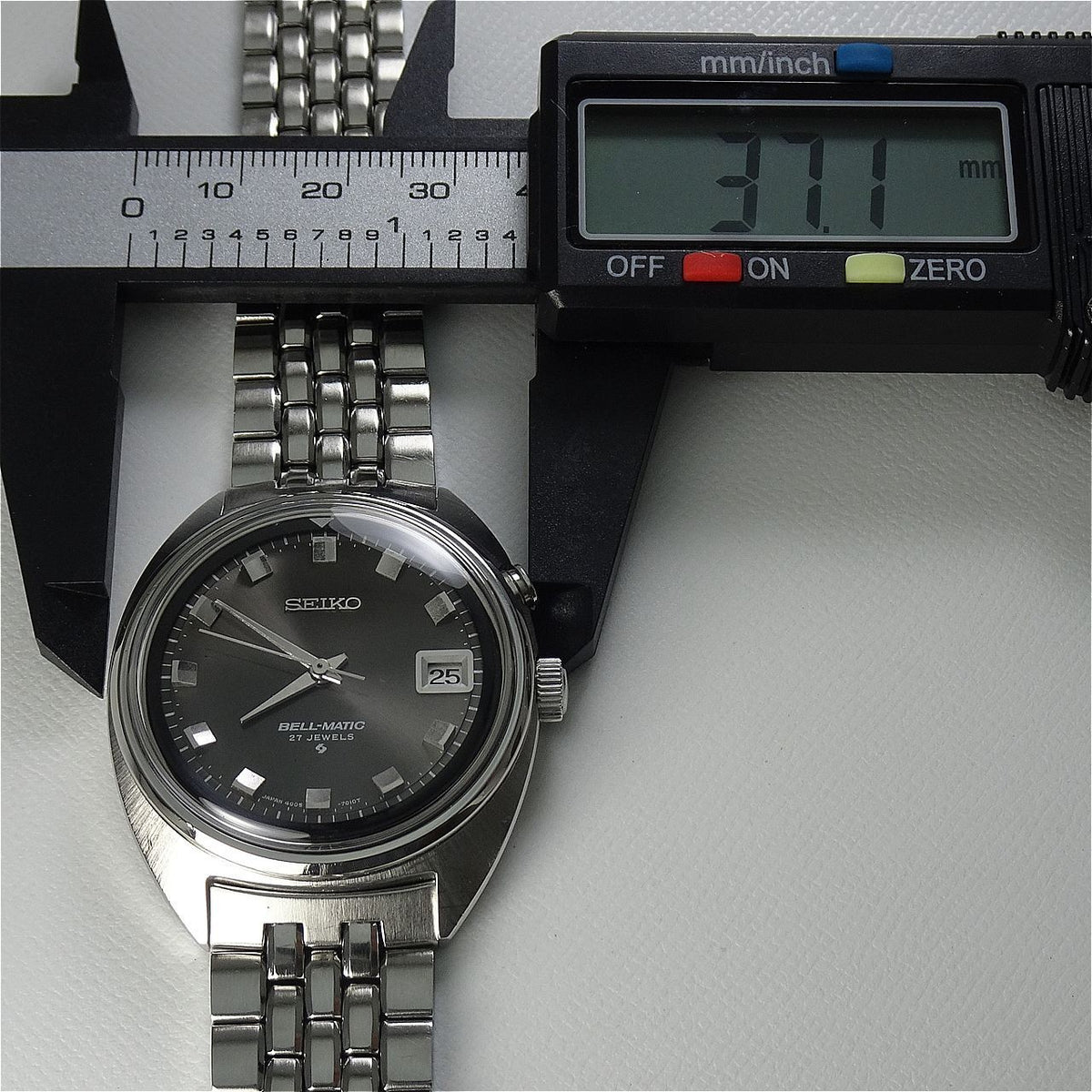 Vintage 1969 JAPAN SEIKO SEIKO BELL-MATIC CALENDAR 4005-7000 27Jewels Automatic.