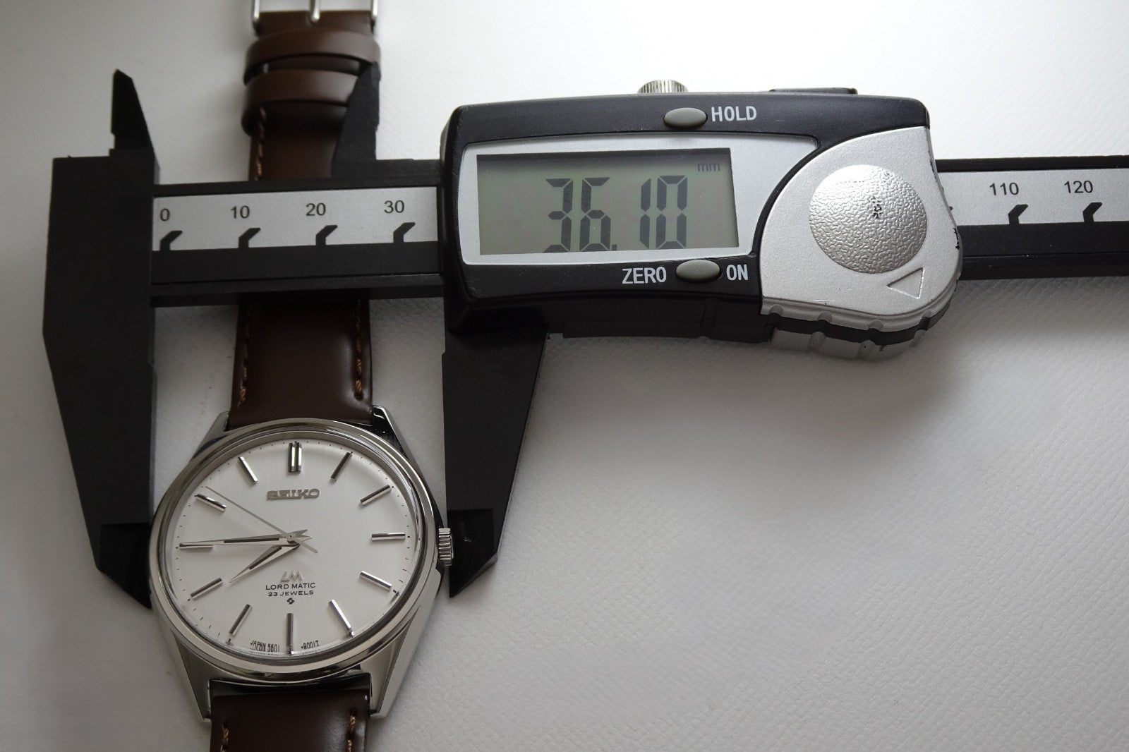 Vintage 1975 JAPAN SEIKO LORD MATIC 5601-9000 23Jewels Automatic.