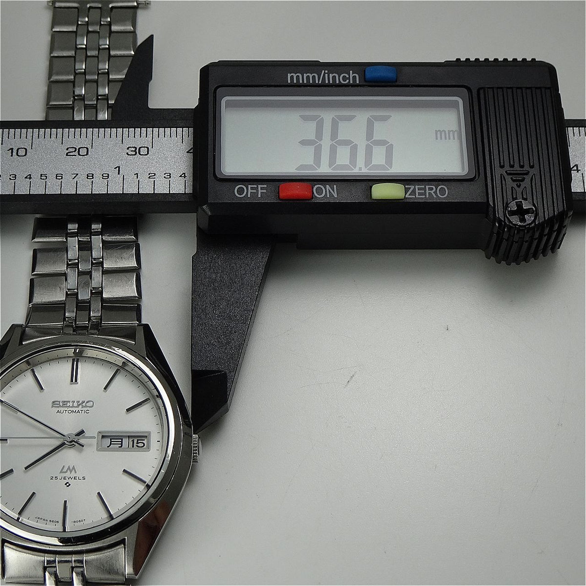 Serviced Vintage 1974 JAPAN SEIKO LORD MATIC WEEKDATER 5606-8030 25J Automatic.