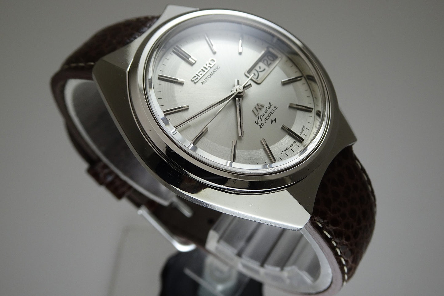 Vintage 1972 JAPAN SEIKO LORD MATIC SPECIAL WEEKDATER 5206-6110 25J Automatic.
