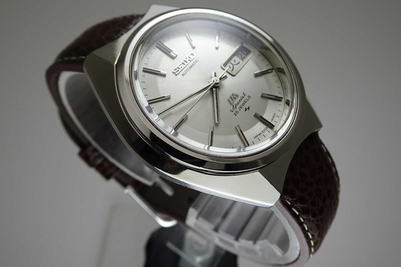 Vintage 1972 JAPAN SEIKO LORD MATIC SPECIAL WEEKDATER 5206-6110 25J Automatic.