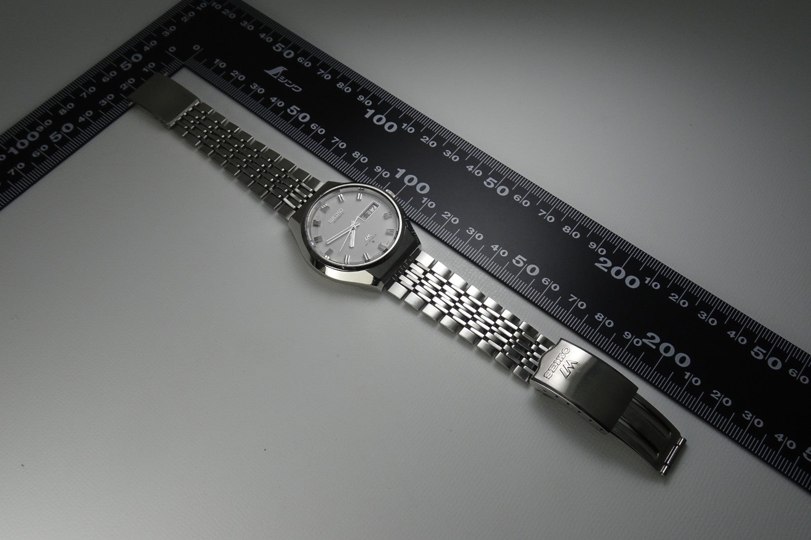 Serviced Vintage 1975 JAPAN SEIKO LORD MATIC WEEKDATER 5606-8061 23J Automatic.