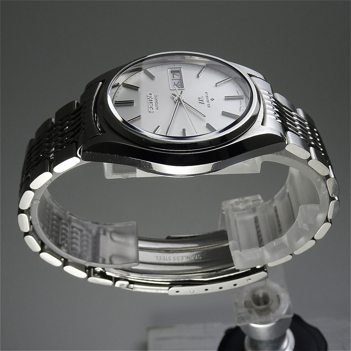 Serviced  Vintage 1975 JAPAN SEIKO LORD MATIC WEEKDATER 5606-8051 23J Automatic.