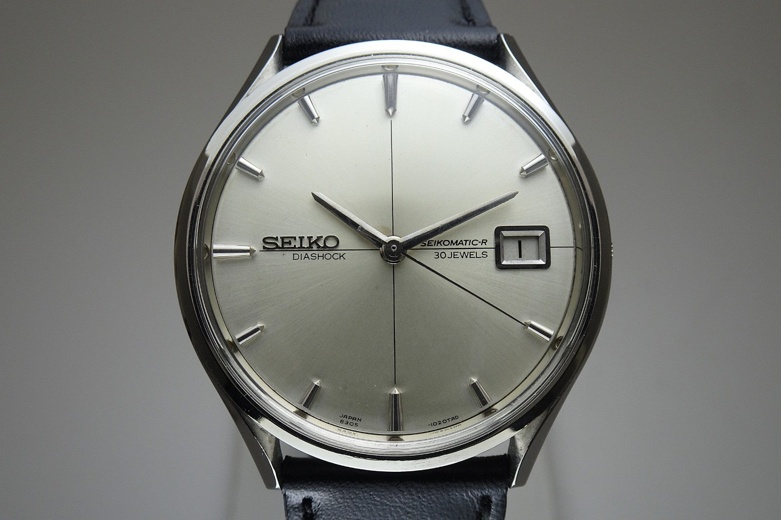 Vintage 1965 JAPAN SEIKO SEIKOMATIC-R SLIMDATE 8305-1010 30Jewels Automatic.