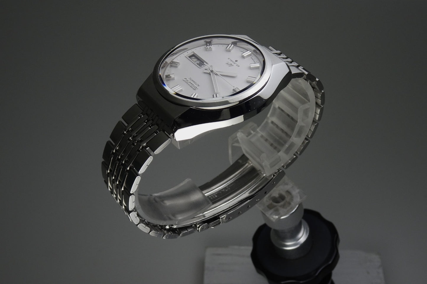 Serviced Vintage 1975 JAPAN SEIKO LORD MATIC WEEKDATER 5606-8061 23J Automatic.