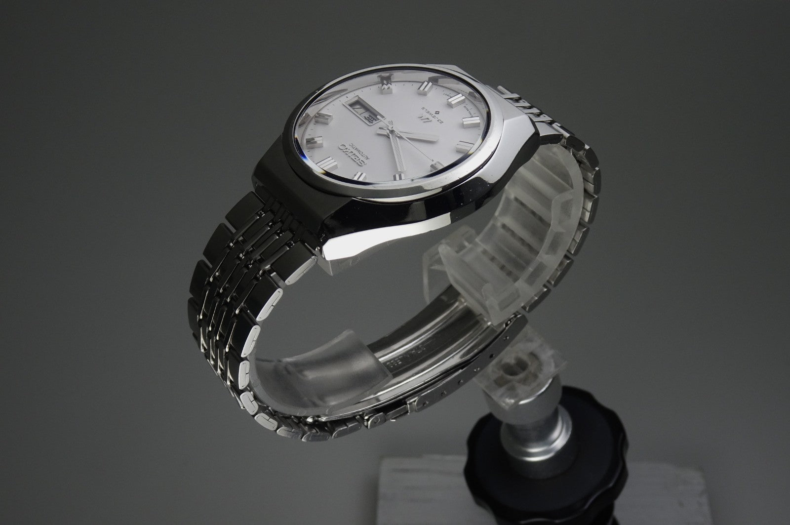 Serviced Vintage 1975 JAPAN SEIKO LORD MATIC WEEKDATER 5606-8061 23J Automatic.