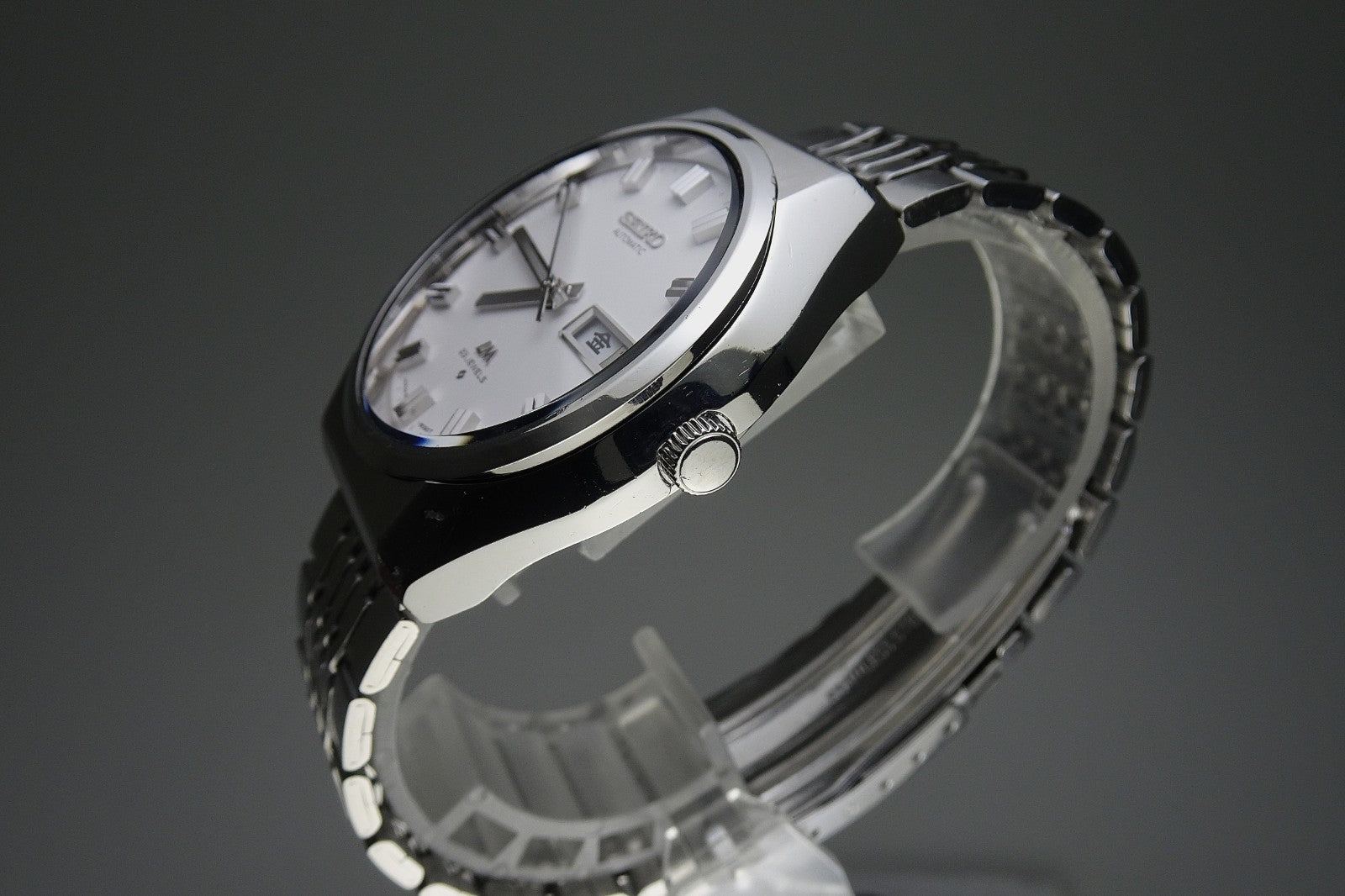 Serviced Vintage 1975 JAPAN SEIKO LORD MATIC WEEKDATER 5606-8061 23J Automatic.