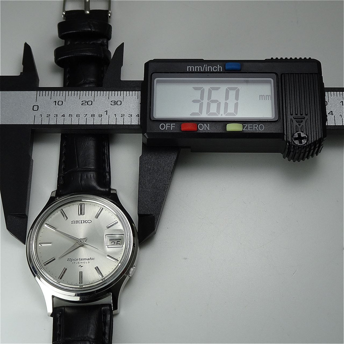 Vintage 1968 JAPAN SEIKO SPORTSMATIC CALENDAR 7625-8293 17Jewels Automatic.