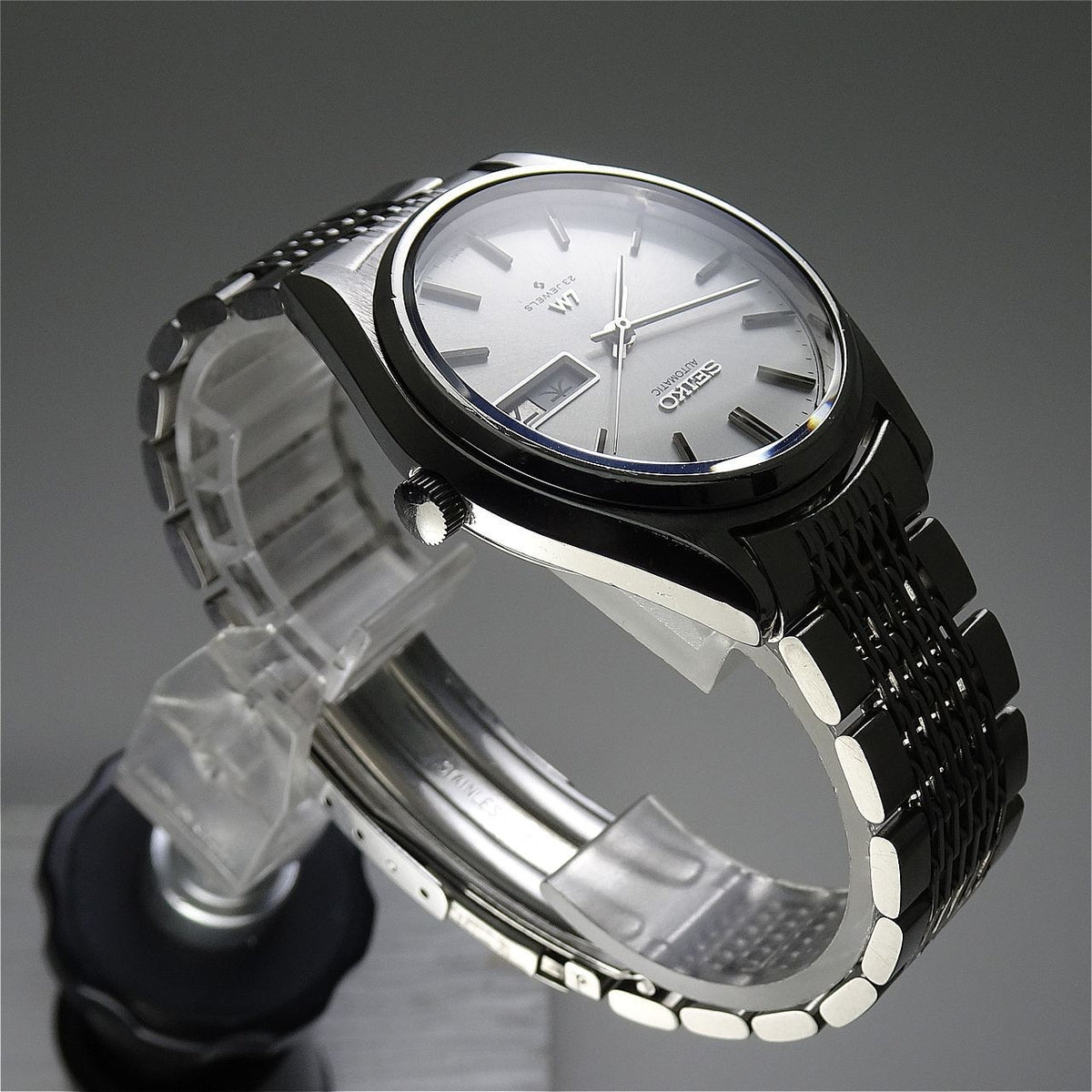Serviced  Vintage 1975 JAPAN SEIKO LORD MATIC WEEKDATER 5606-8051 23J Automatic.