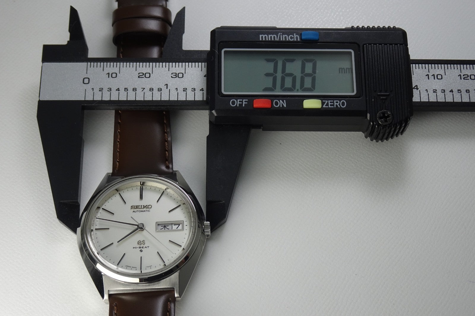 Vintage 1973 JAPAN GRAND SEIKO WEEKDATER 5646-7011 25Jewels Automatic.